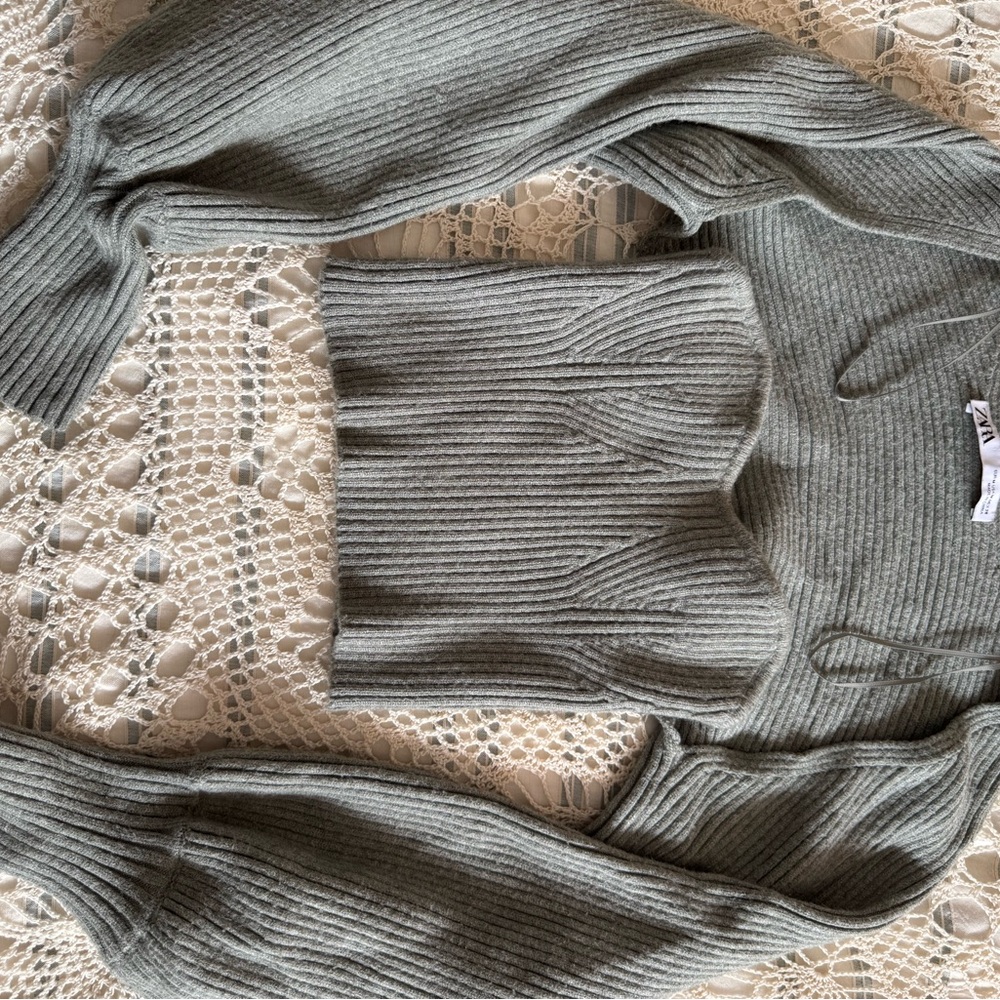 Zara Off-the-Shoulder Ribbed two piece in Gray